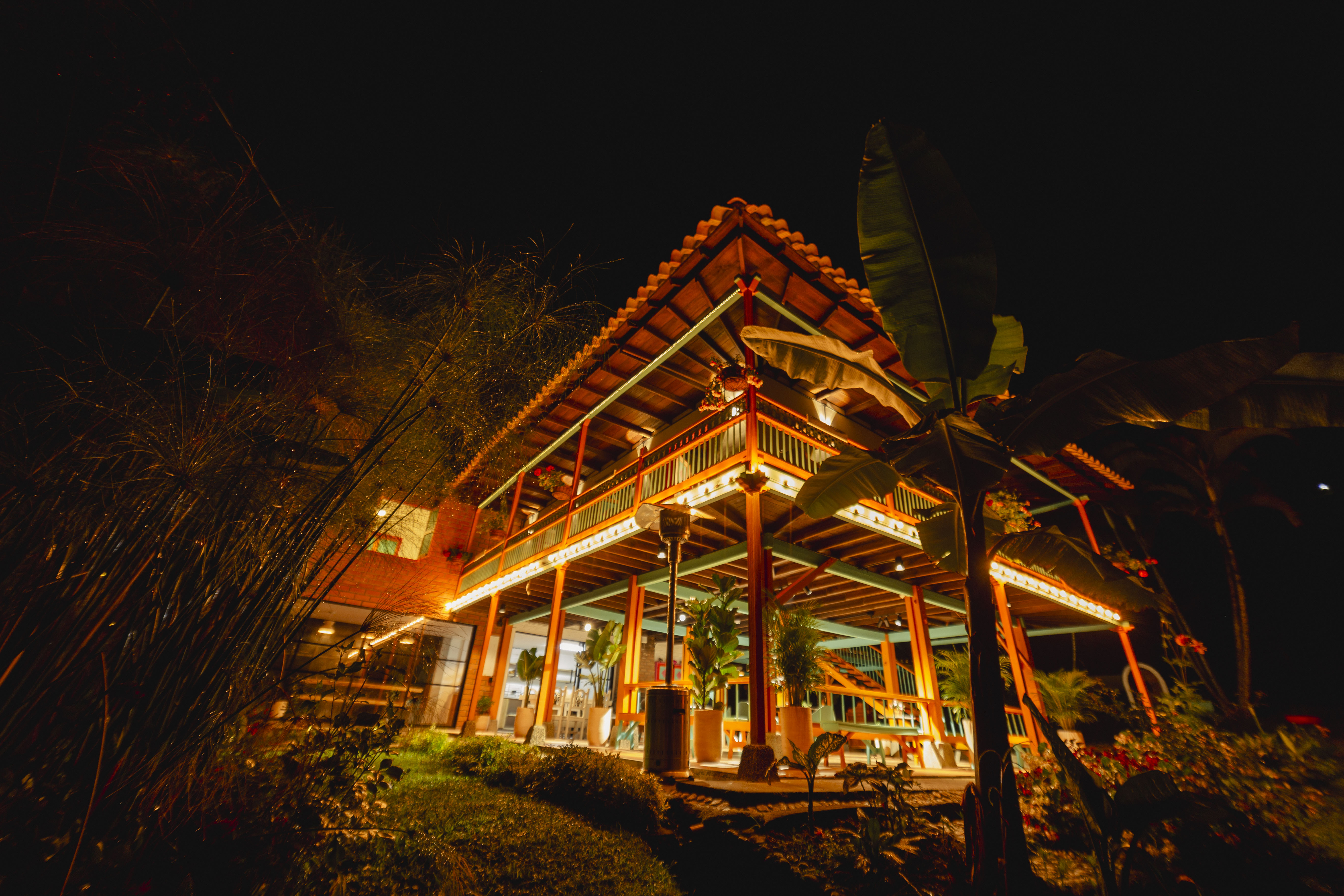 Isla de Pascua — Night exterior view